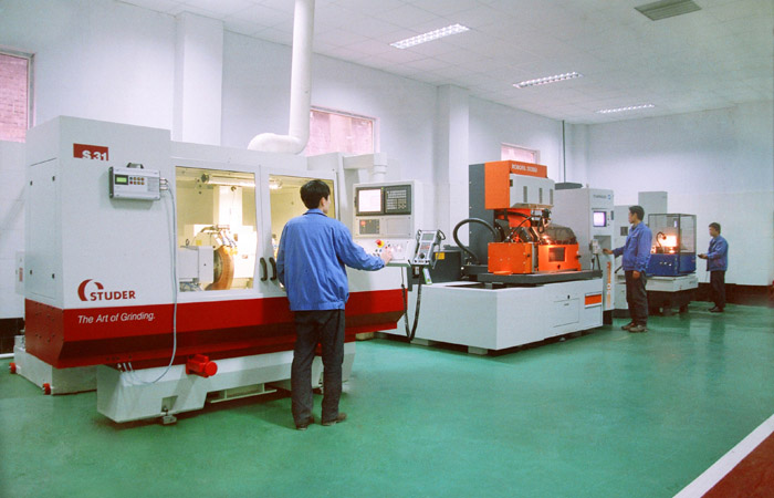 精密數(shù)控萬(wàn)能外圓磨床